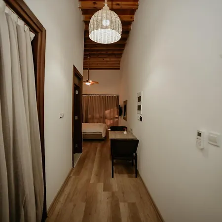 Old Stone Boutique *