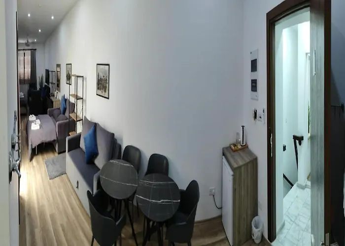 Old Stone Boutique ニコシア