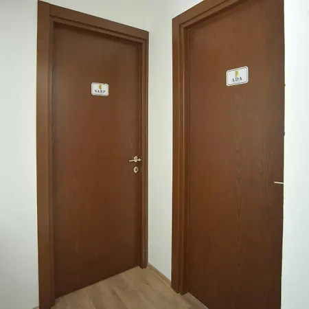 Old Stone Boutique 니코시아